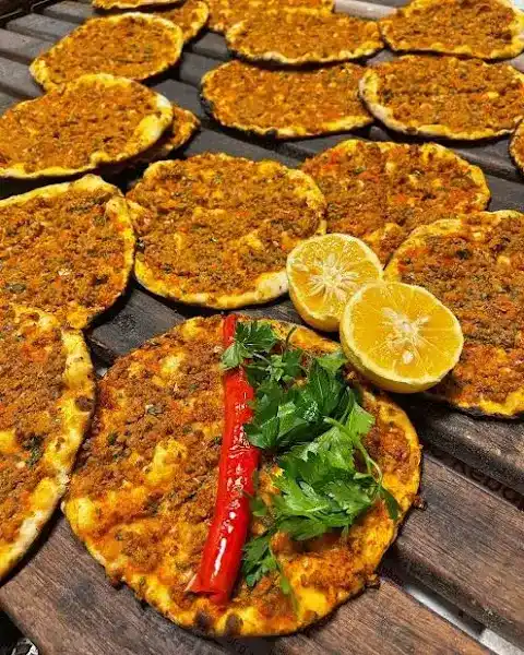 Cahit Lahmacun Ve Etli Pide