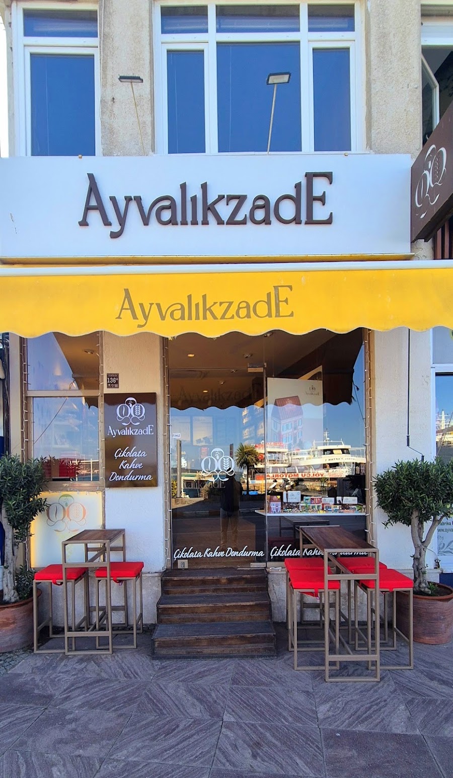 AYVALIKZADE Çikolata Kahve Dondurma Kitap