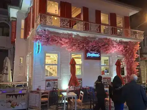 Beylerbeyi Profiterol Büyükada
