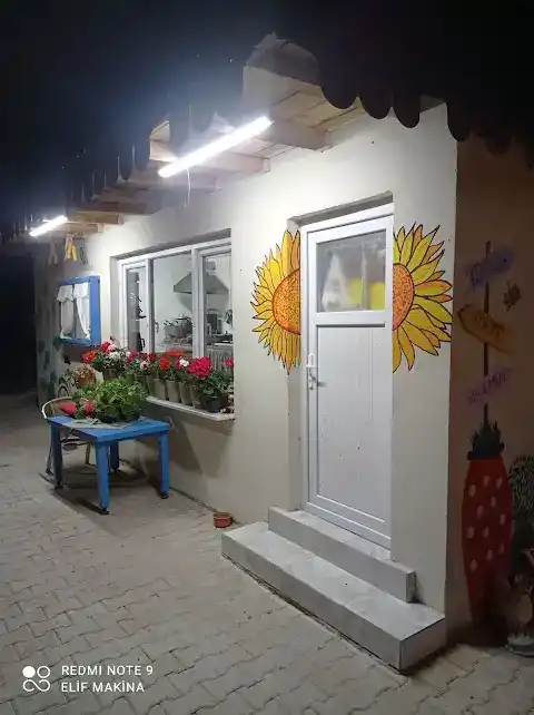 bizim bahçe kahvaltı ızgara ve ev yemekleri