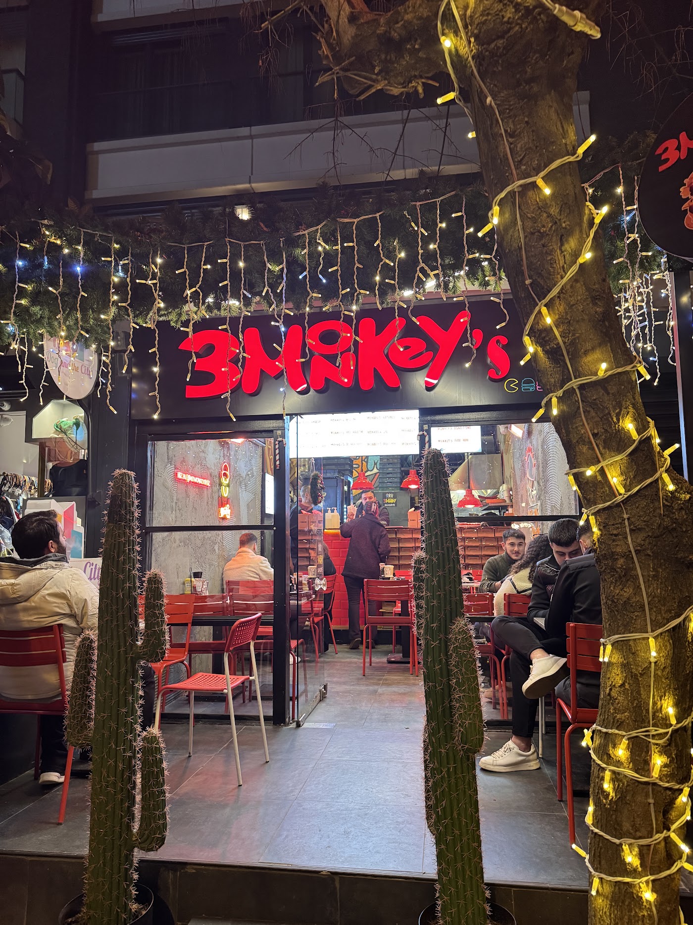 3 MONKEY’S BURGER