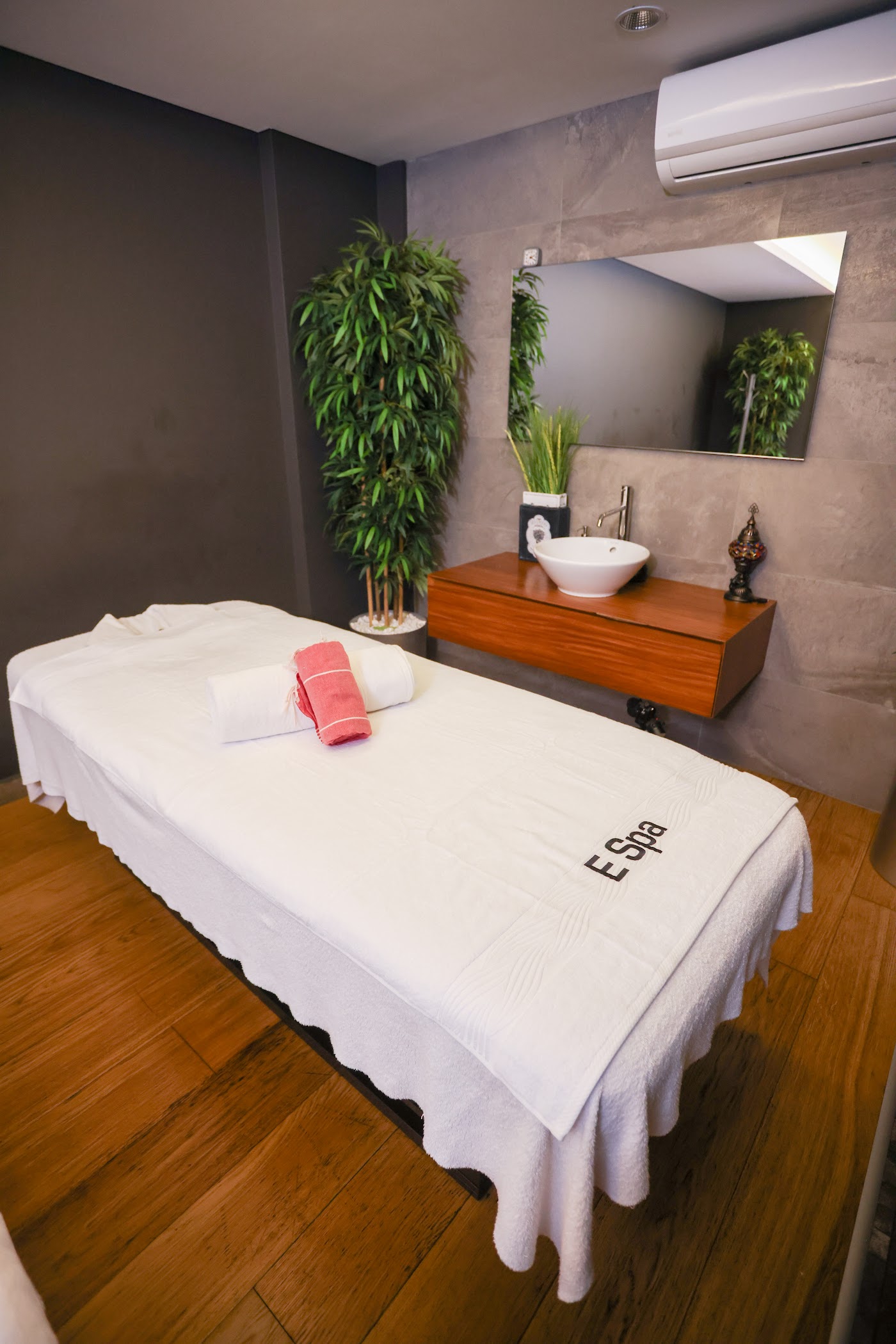 E Spa Wellness Kadıköy Holiday Inn & Massage Turkish Bath Hammam Istanbul