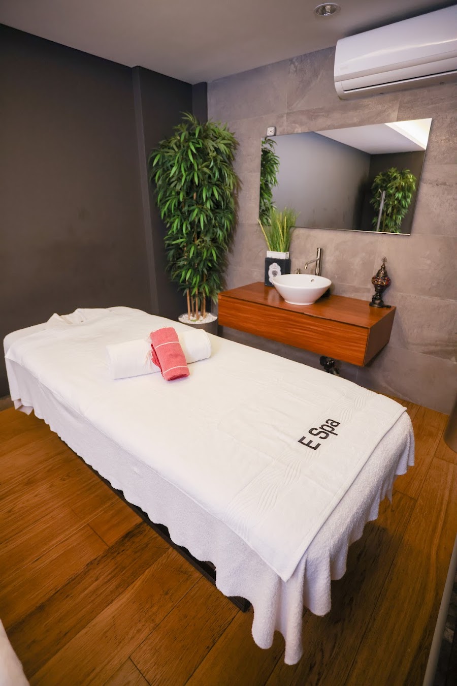 E Spa Wellness Kadıköy Holiday Inn & Massage Turkish Bath Hammam Istanbul
