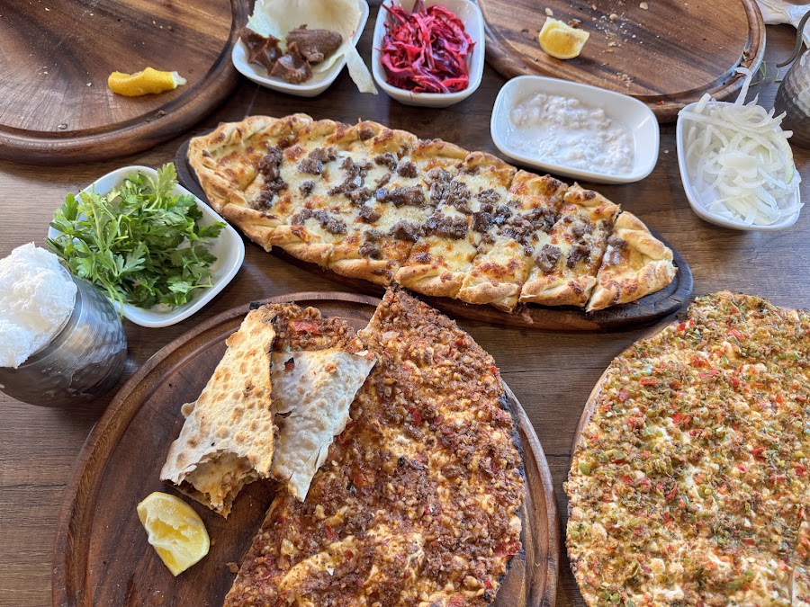 Mero Lahmacun - Tepsi Kebap & Pide fotoğraf 3