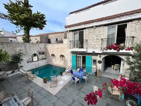 Alaçatı Asmalı Konak Otel.