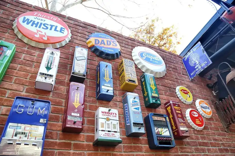 HUNGRY DOG PUB