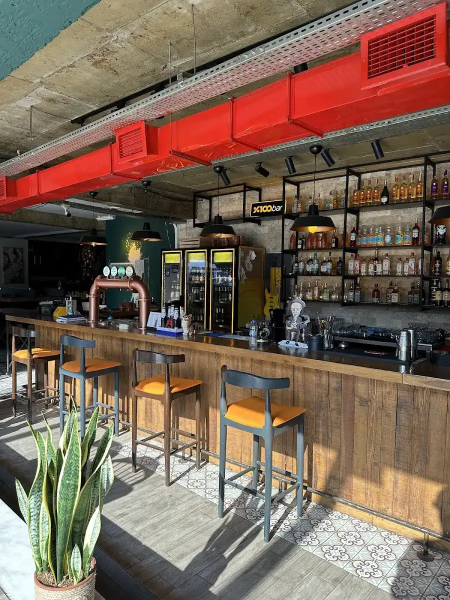 J.No24 Art Pub