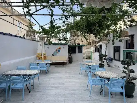 Ados Hotel