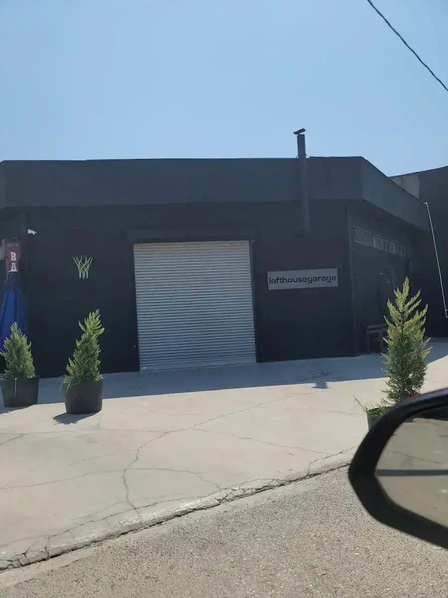 Lofthouse Garage fotoğraf 3
